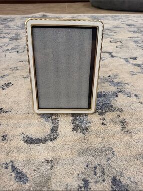 Home Accents White and Gold Beaded Photo Frame